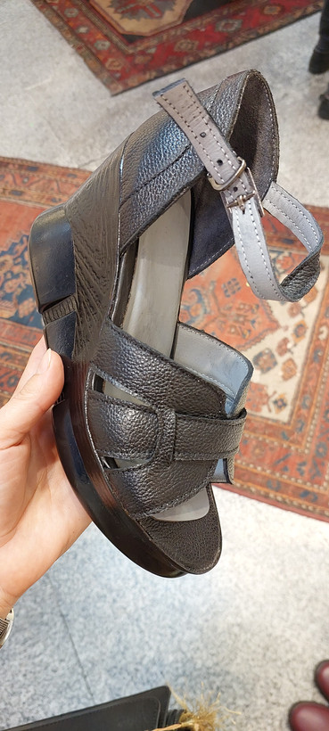 صندل زنانه تمام چرم طبیعی لژ ۹