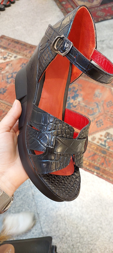 صندل زنانه تمام چرم طبیعی لژ ۹