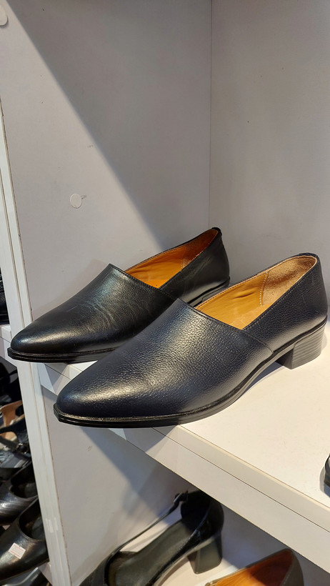 کفش مشکی تمام چرم طبیعی گاوی درجه یک پاشنه ۳